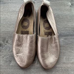 Sorel rose gold womens slip-on shoes 6.5